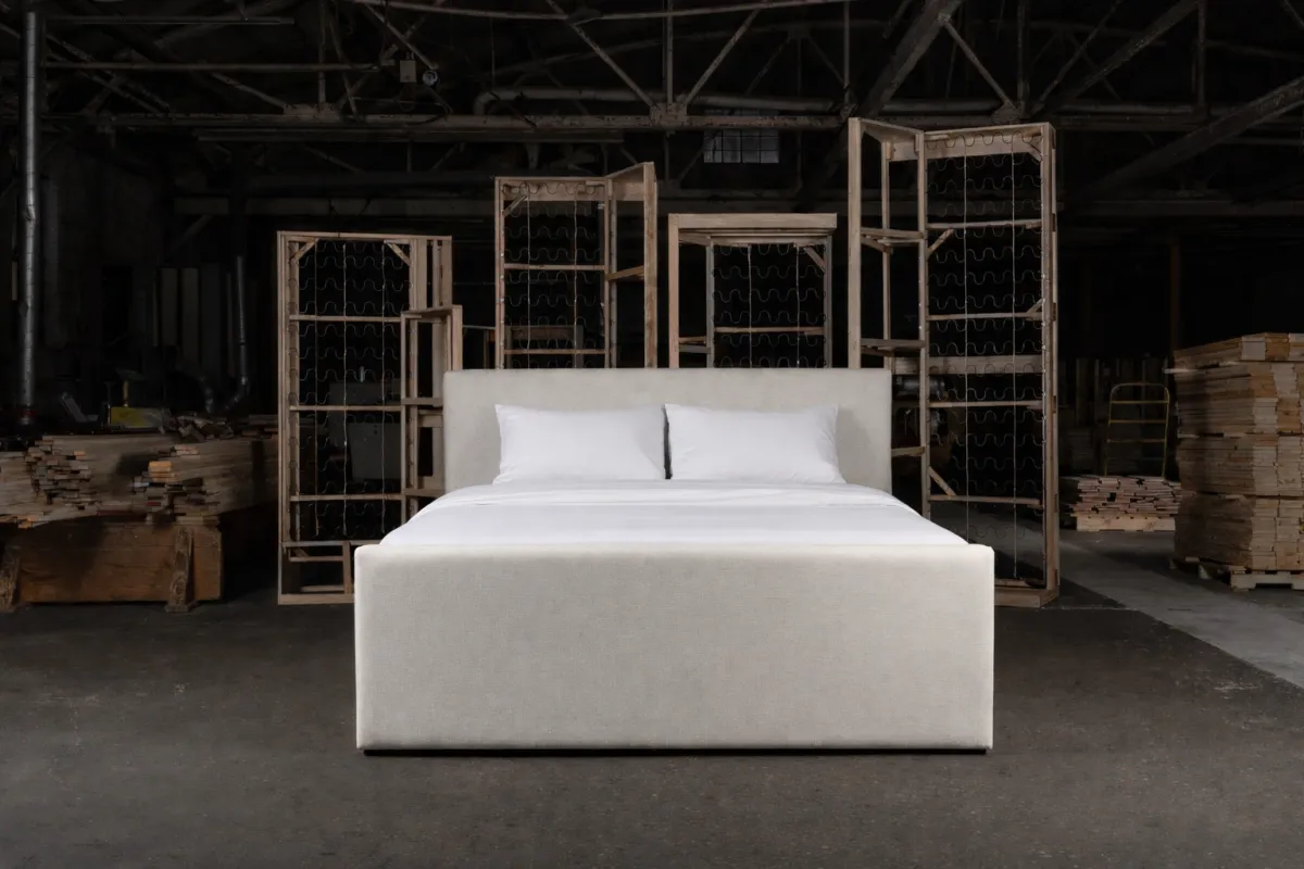 Hill Country bed frame · Set shot